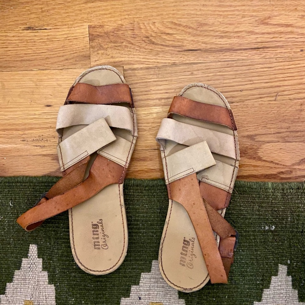 Leather strap sandals